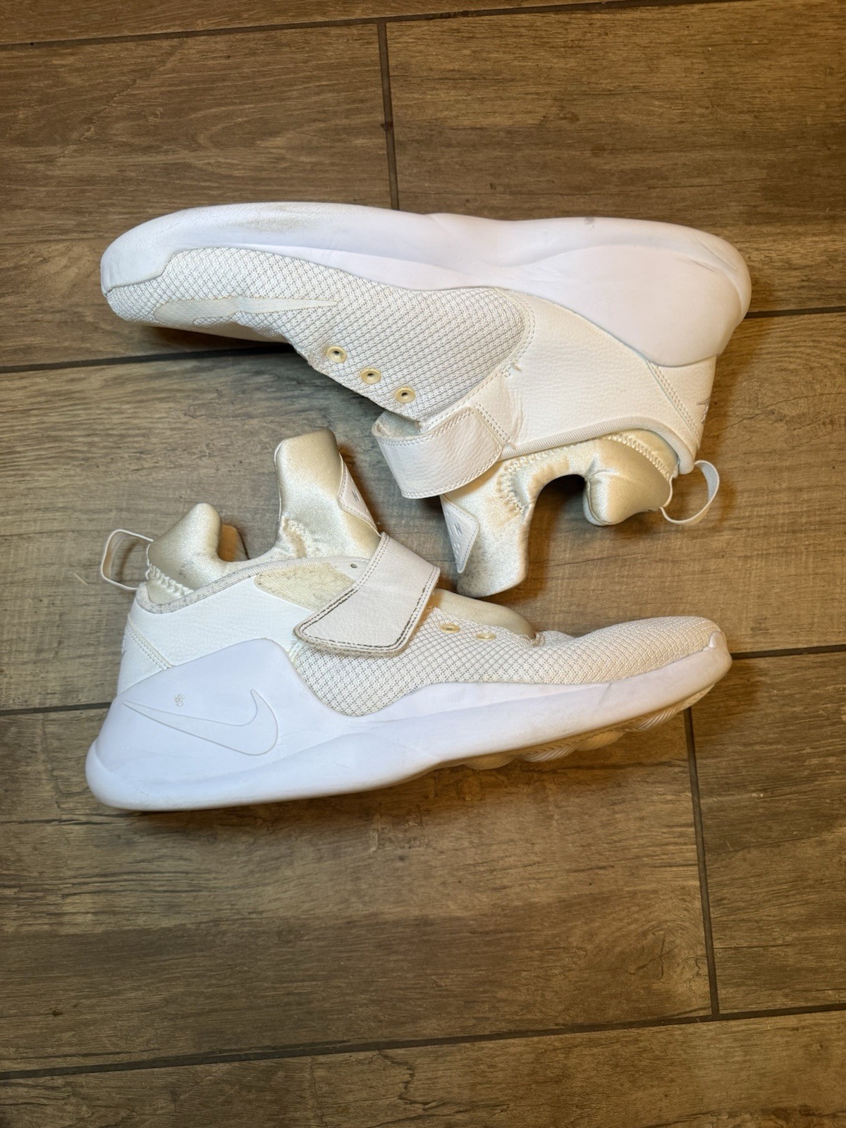 Nike White Mid Top Hook & Loop Basketball Sneakers Textile Upper Rubber Sole, 13