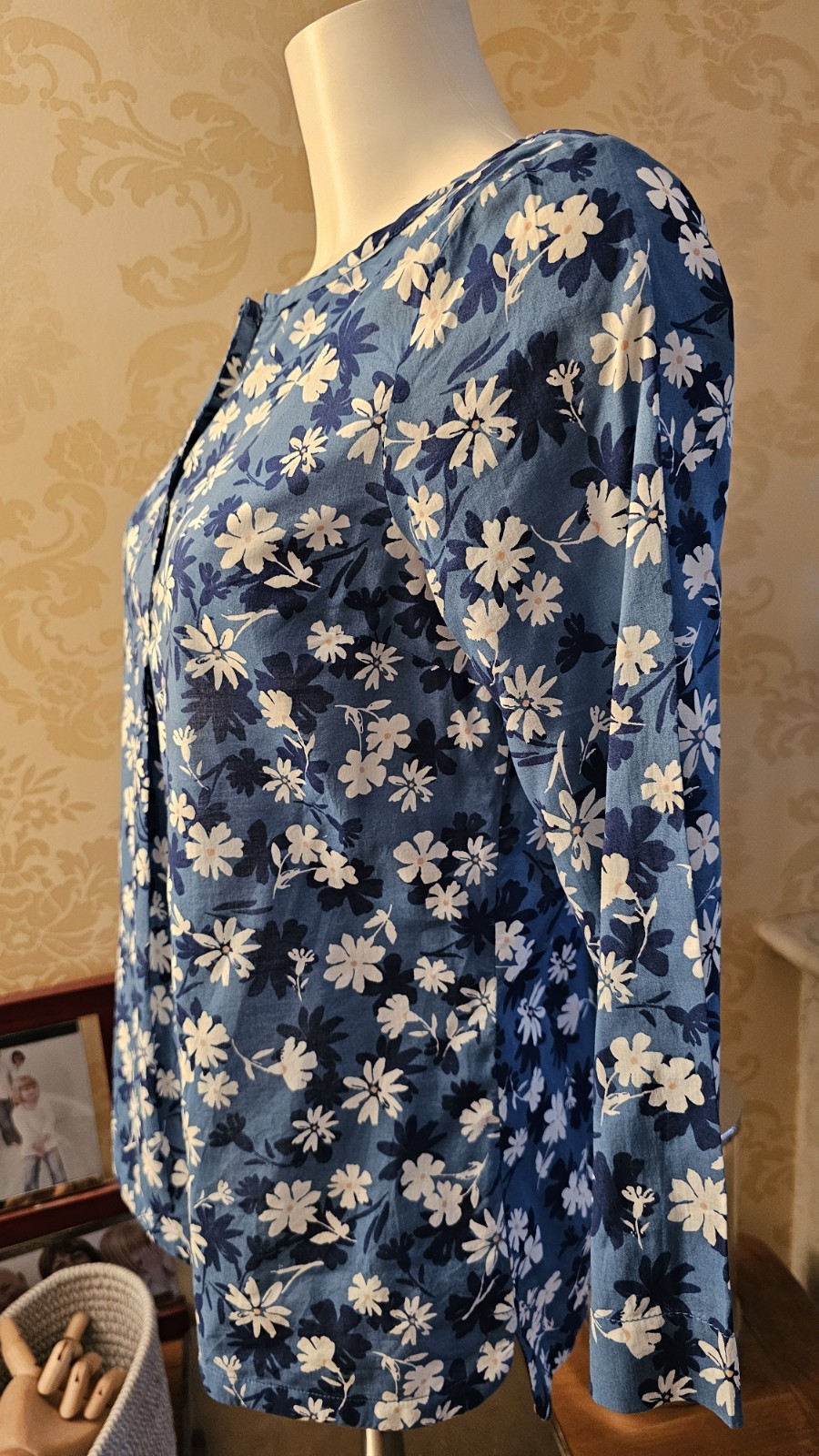●SEASALT OF CORNWALL●BLUE & WHITE FLORAL “WATERCOLOUR SKETCH TOP”SIZE UK 8