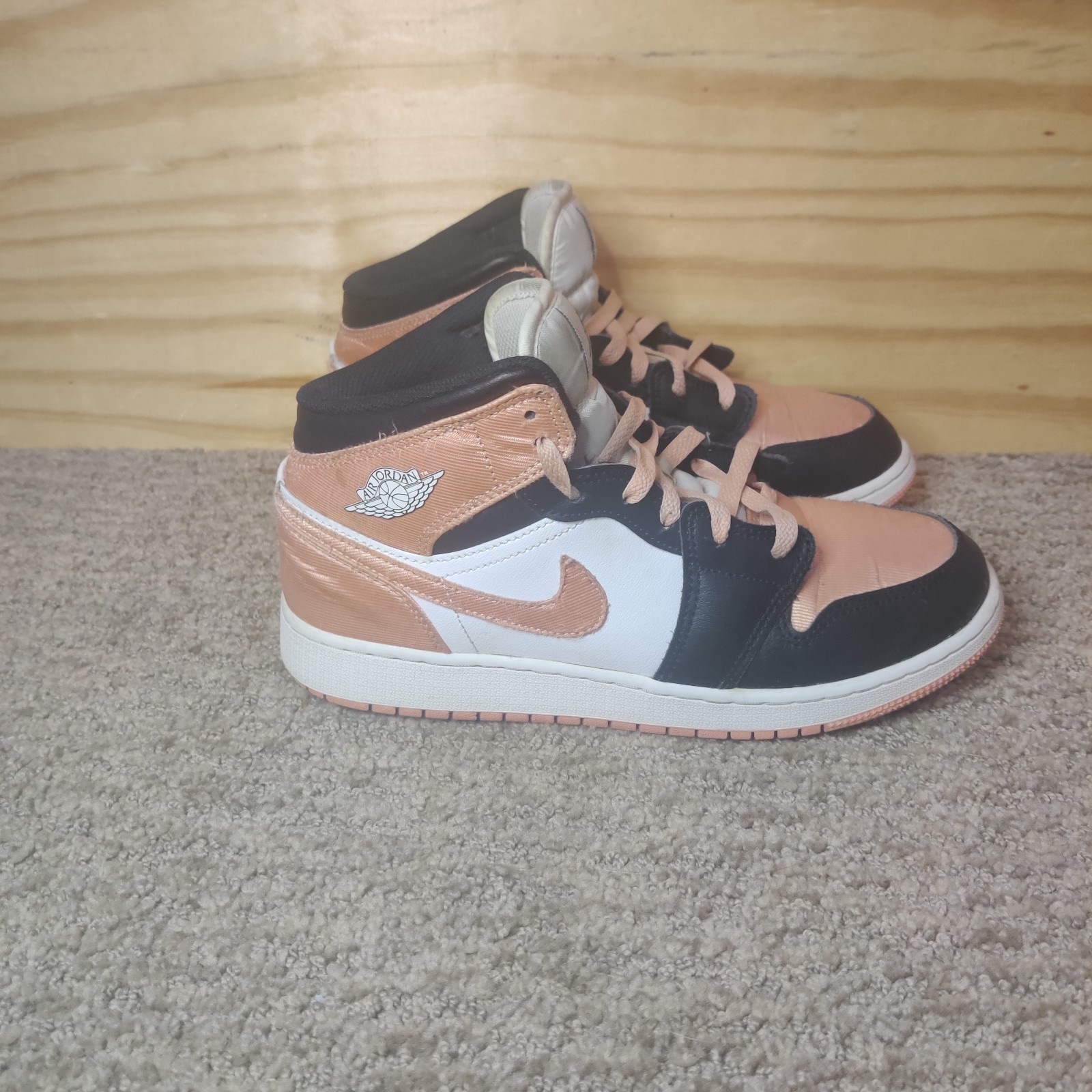 Nike Air Jordan Retro 1 Mid GS White Black Light Madder Root DM9077-108 Sz 7y