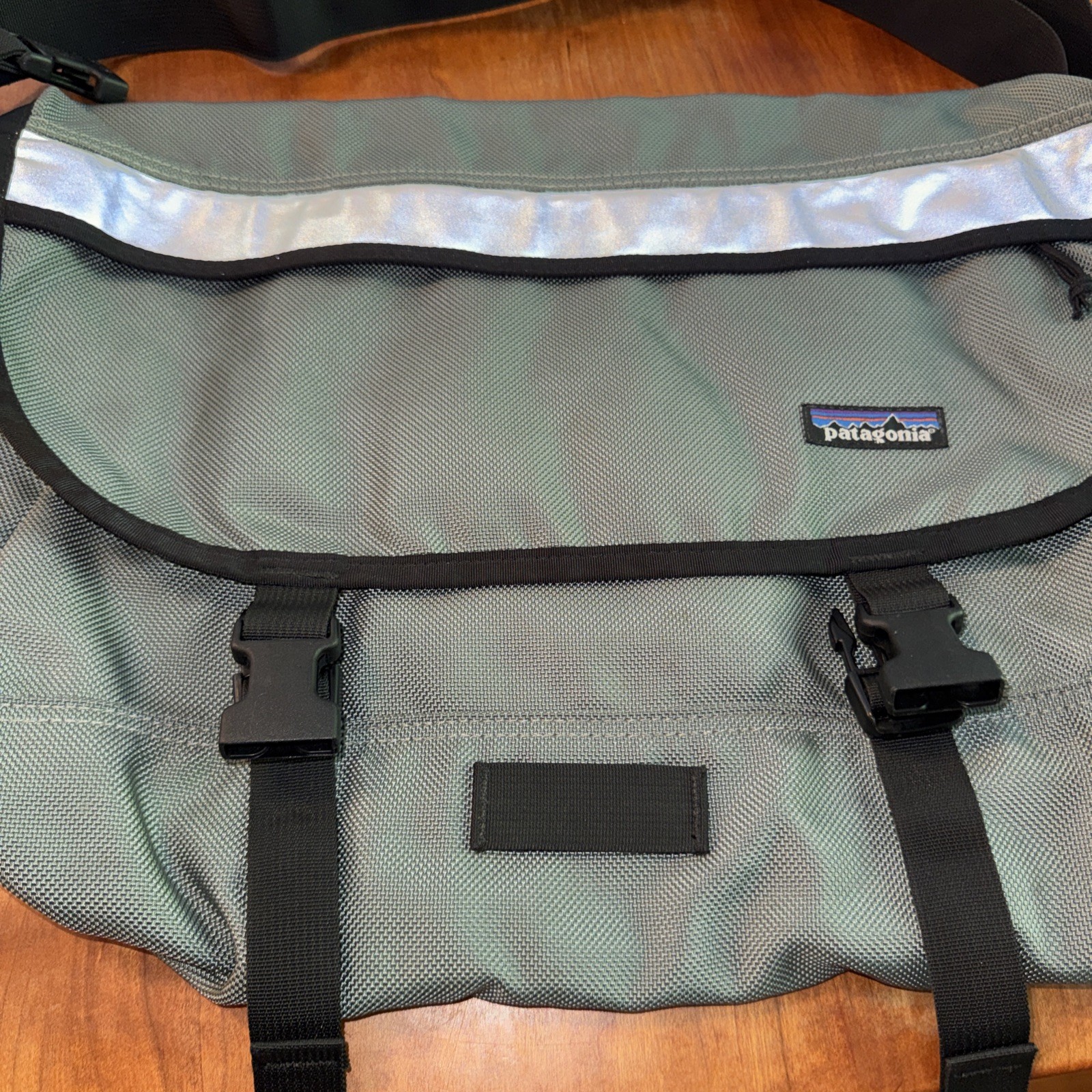 Patagonia Vintage Cycling Messenger Bag Half Mass Gray, Reflective