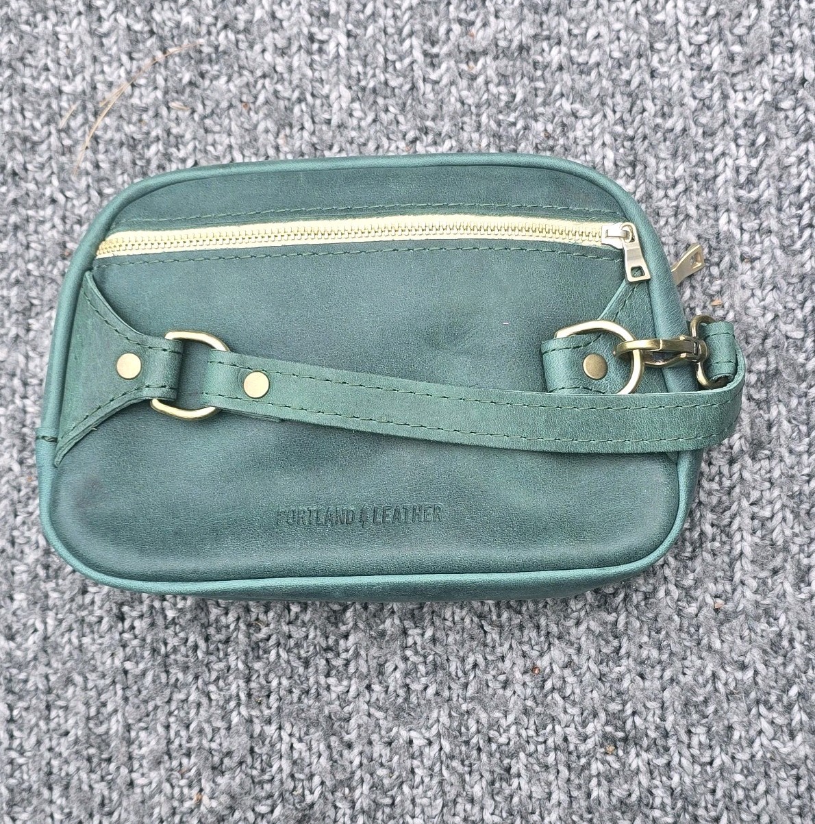 Portland Leather Surf Scarlet Sling, Crossbody Bag, Zip Closure, Strap