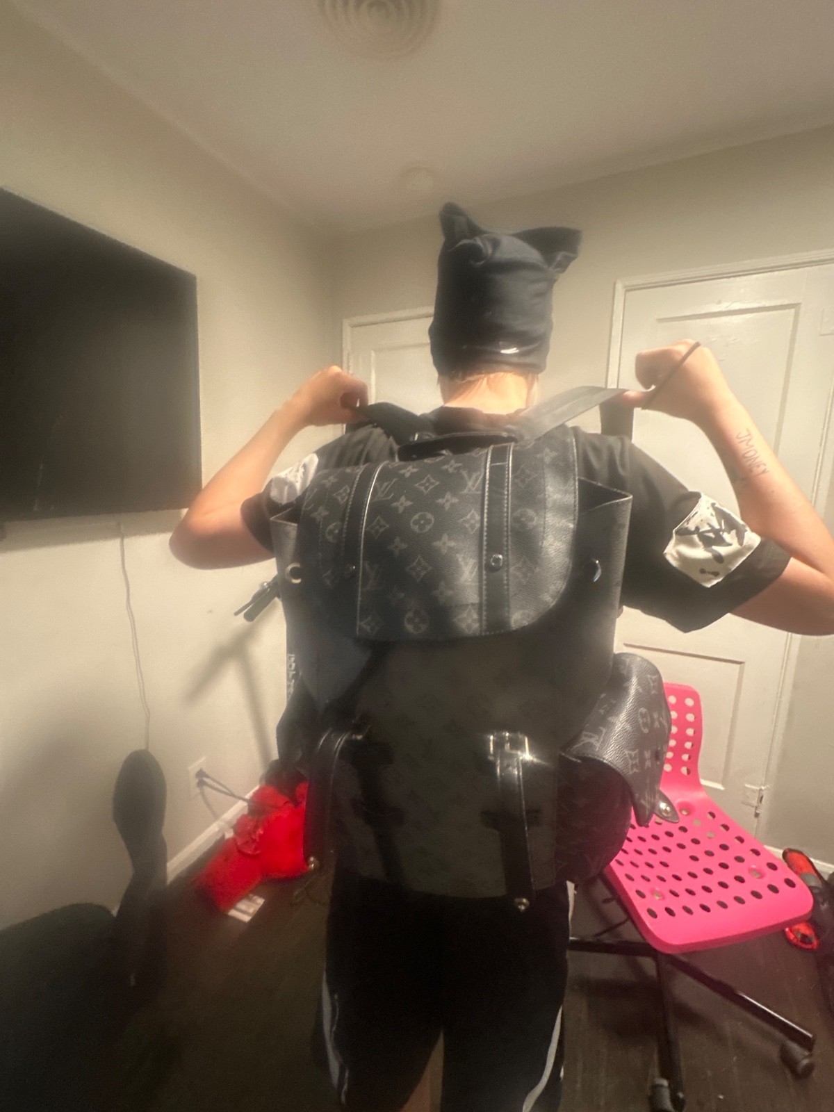 louis-vuitton backpack damier