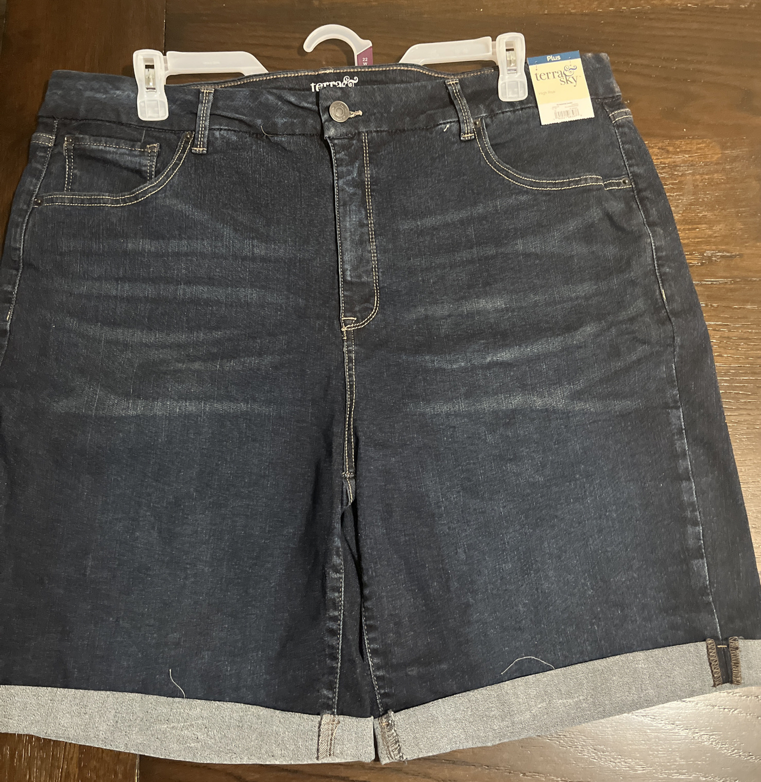 TERRA & SKY HIGH RISE FASHION SHORT DARK WASH SIZE 22W