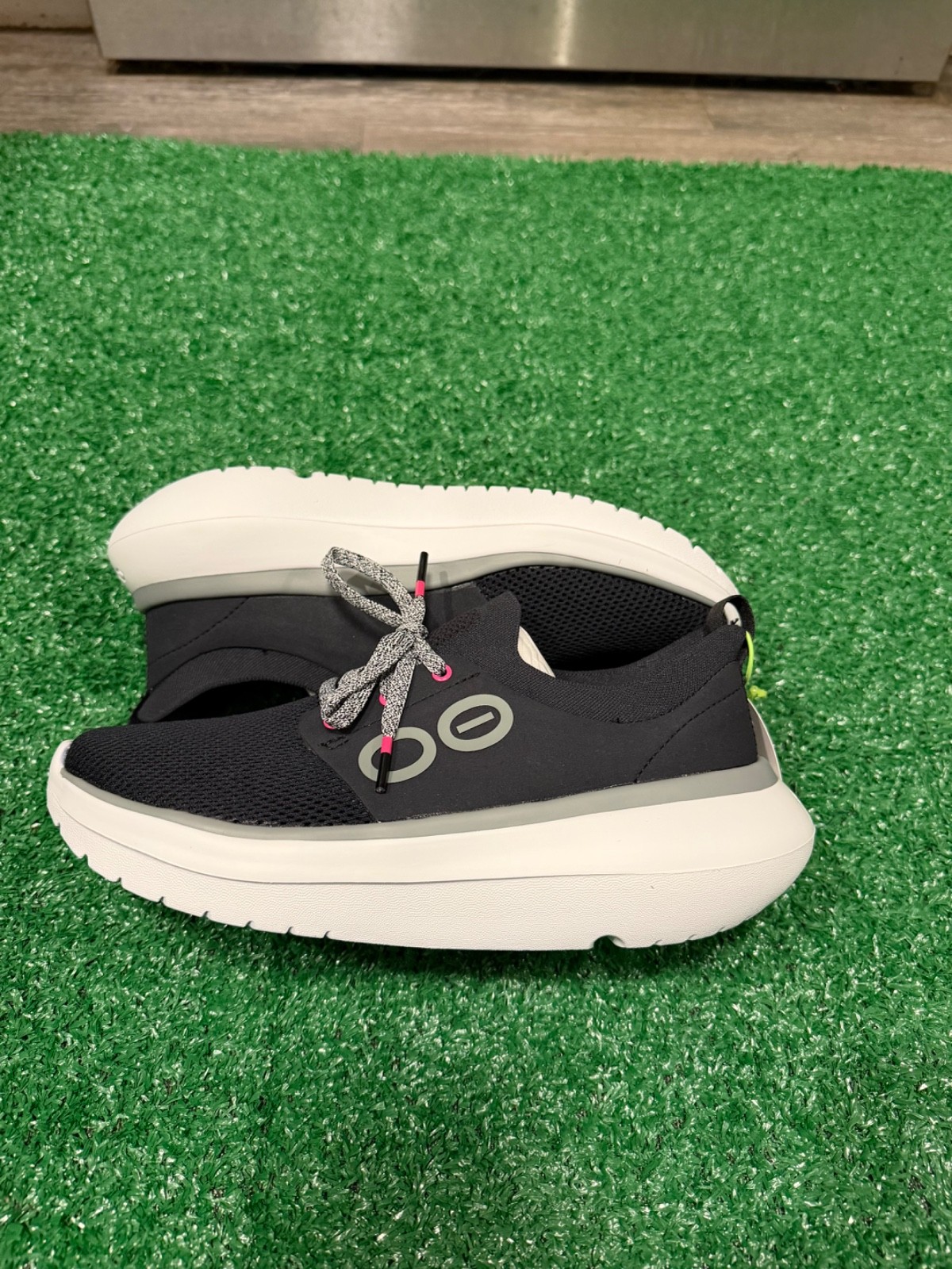 New OOFOS OOMY STRIDE Shoes Womens Size 7 Black and White With Tags Comfy $170