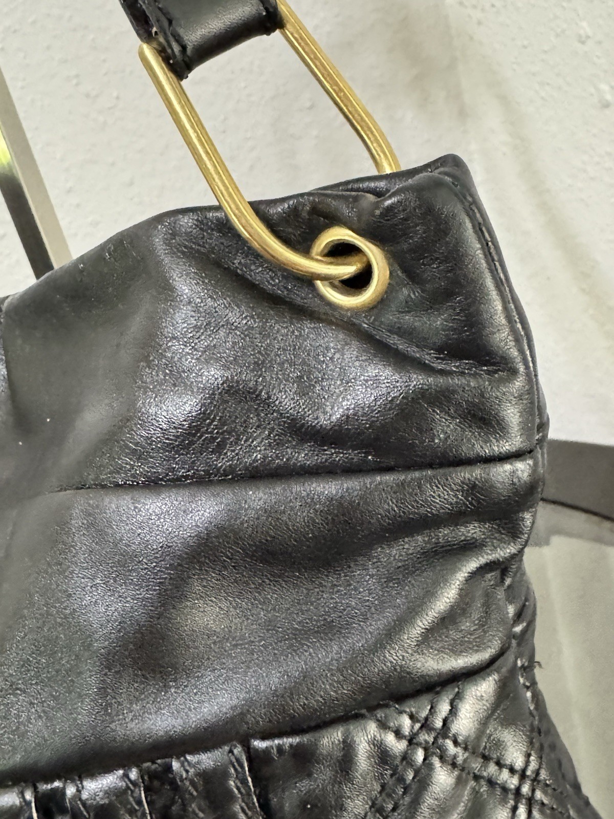 Marc Jacobs Black Quilted Shoulder Bag Hobo Turn Lock Zip Gold Hardware Charm