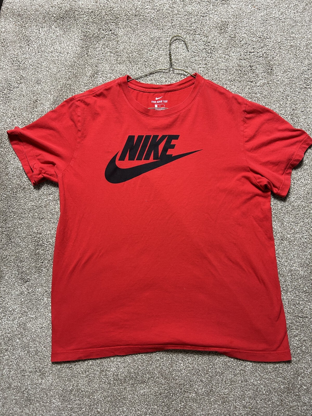 Nike Men’s Large Sportswear T-Shirt Active Short Sleeve Graphic Tee Red