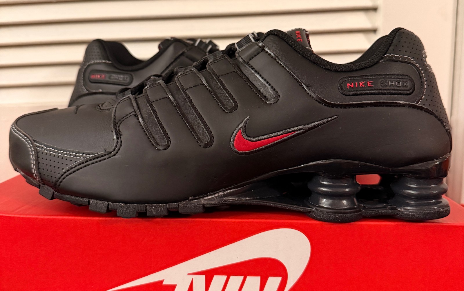 Nike Shox NZ Men’s Shoes Black White Varsity Red 378341-017 Size 10
