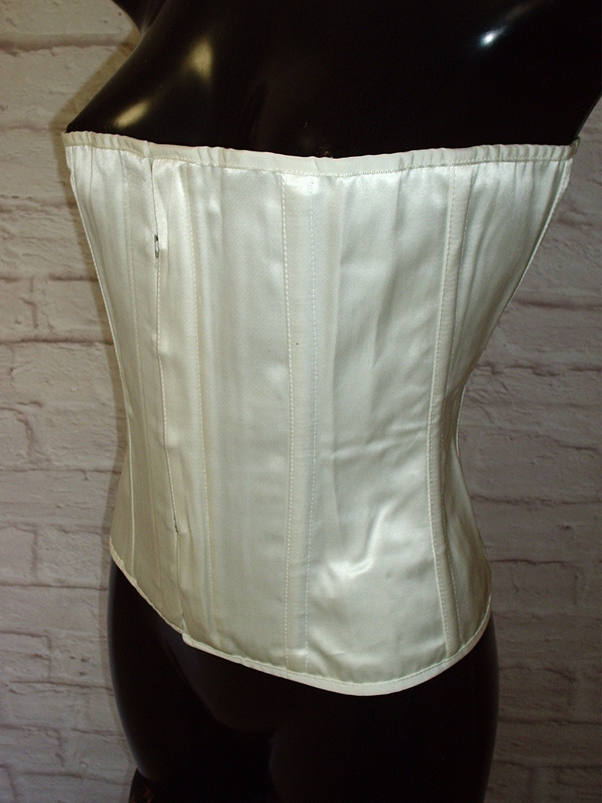 AXFORDS WHITE SATIN HOURGLASS VICTORIAN UNDERBUST CORSET 30 IN WAIST 12 TO 14