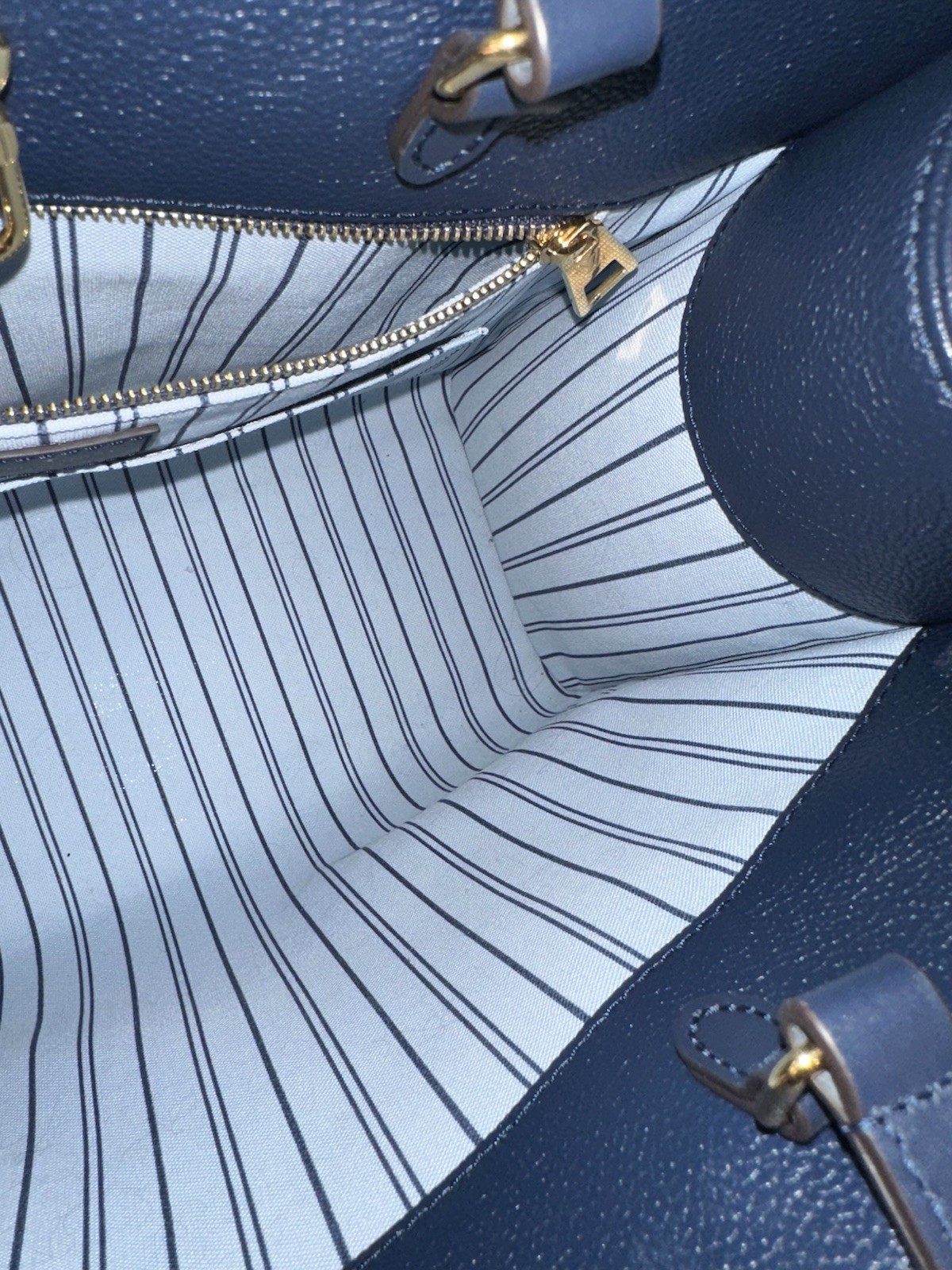 AUTHENTIC LOUIS VUITTON Monogram Raffia OnTheGo OTG MM Navy Blue Bag, M57723
