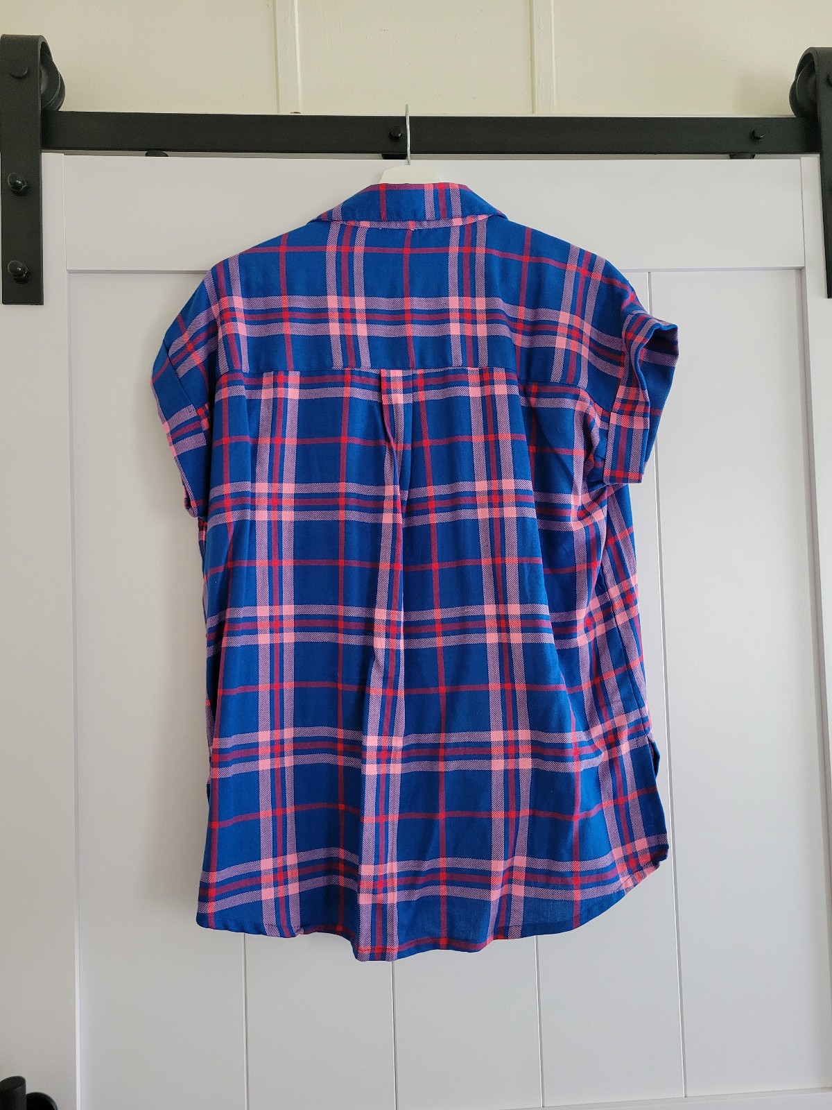 En Creme Plaid Button Down Shirt – Size M – Blue & Pink Short Sleeve Blouse