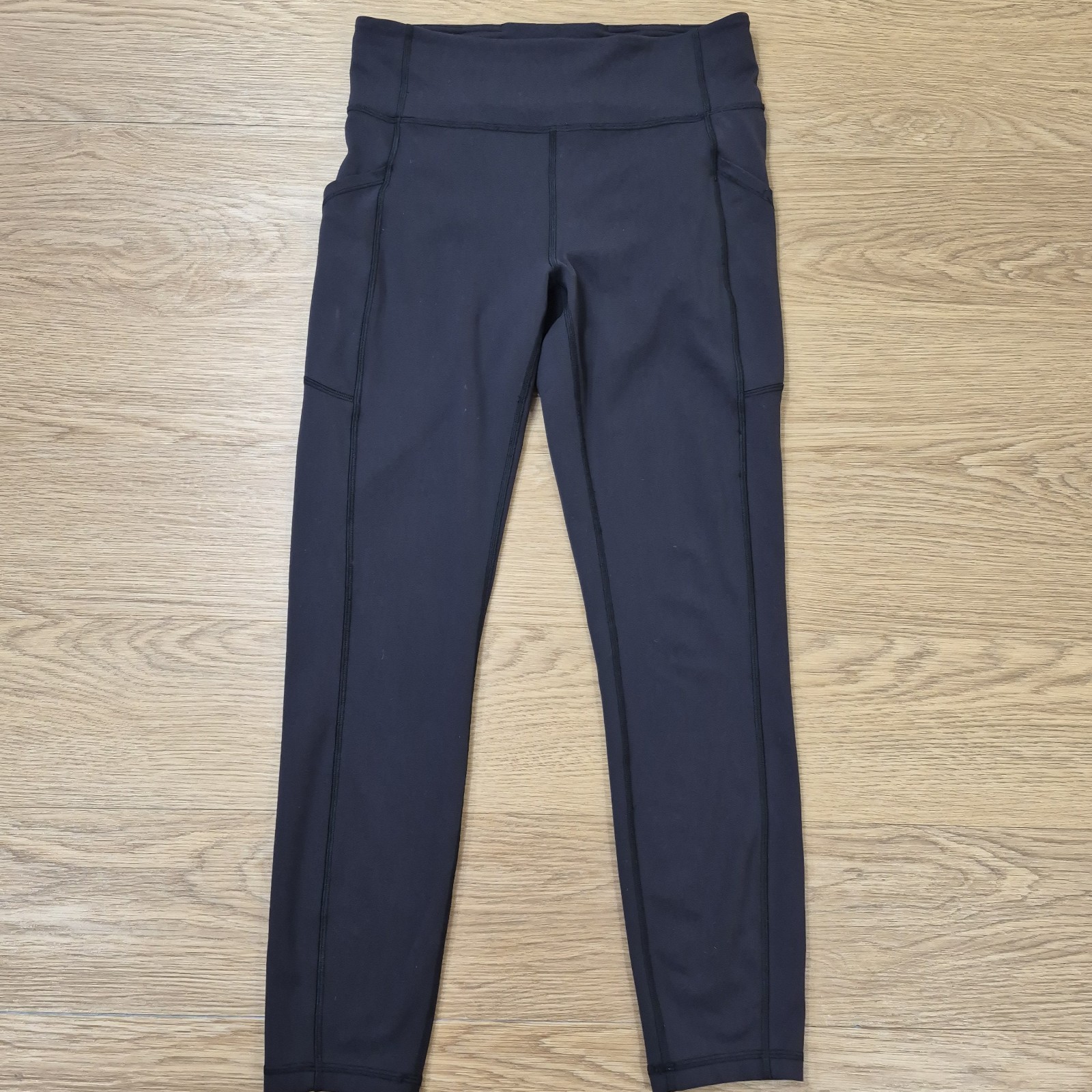 Lululemon HR Tight Black Size 8 Leggings Pockets Stretch Performance Comfort