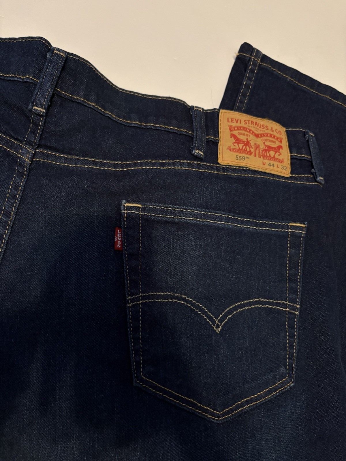 Levi Strauss 559 Men’s 44 x 32 Relaxed Fit Straight Leg Dark Wash Blue Denim