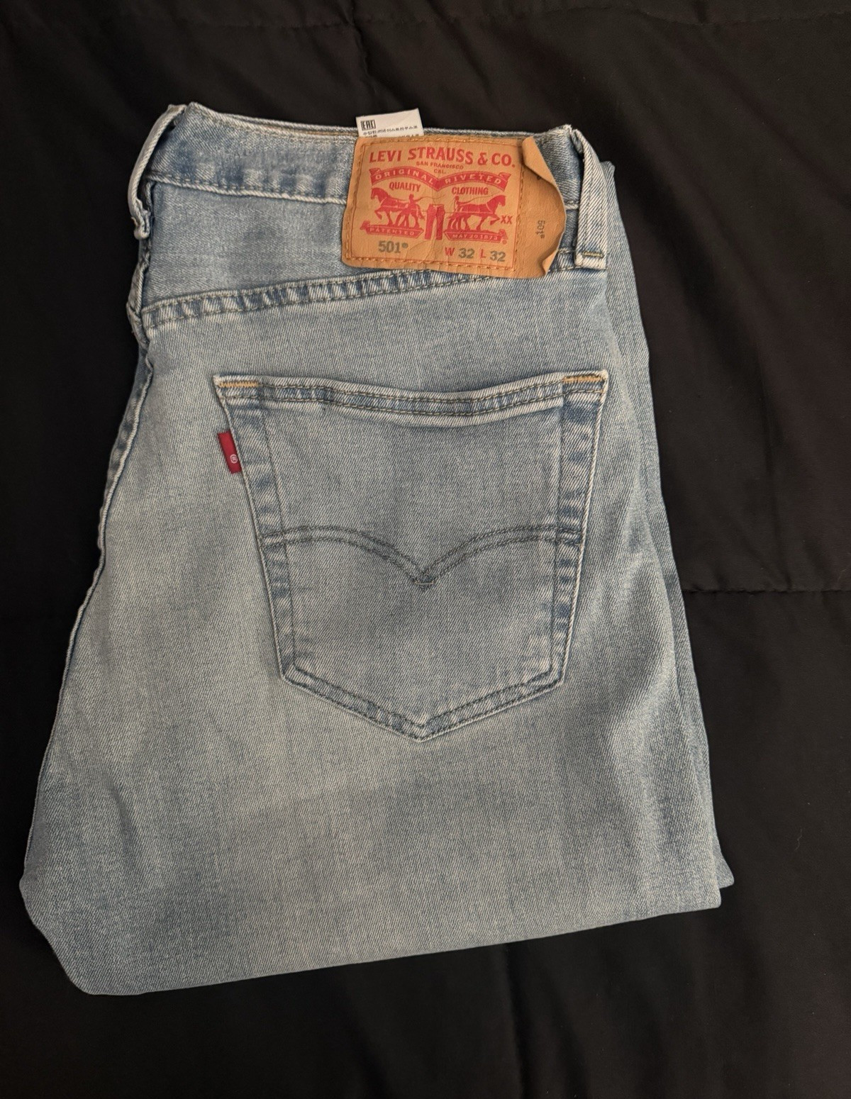 Levi’s 501 Men’s Light Wash Blue Cotton Denim Straight Jeans