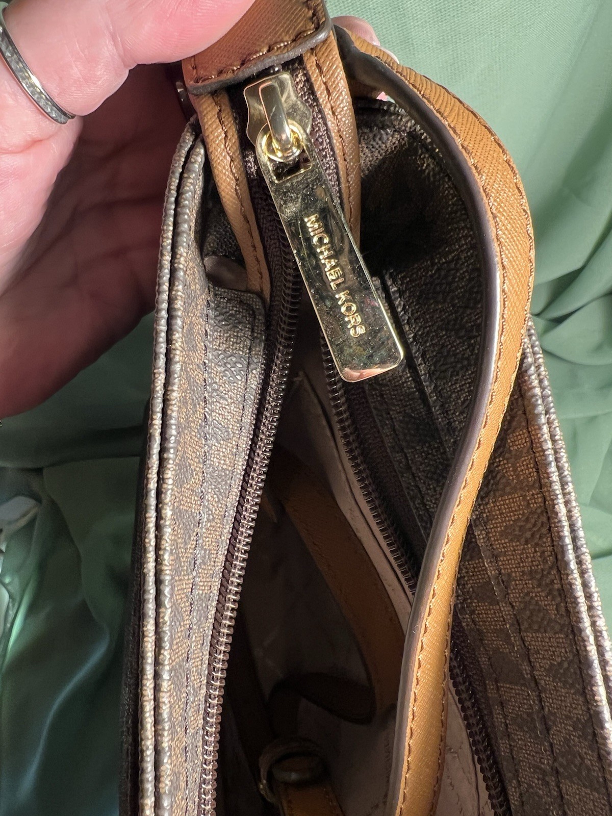 Michael Kors Brown Large Messenger Bag Logo Strap Accent Zip Magnet Pockets