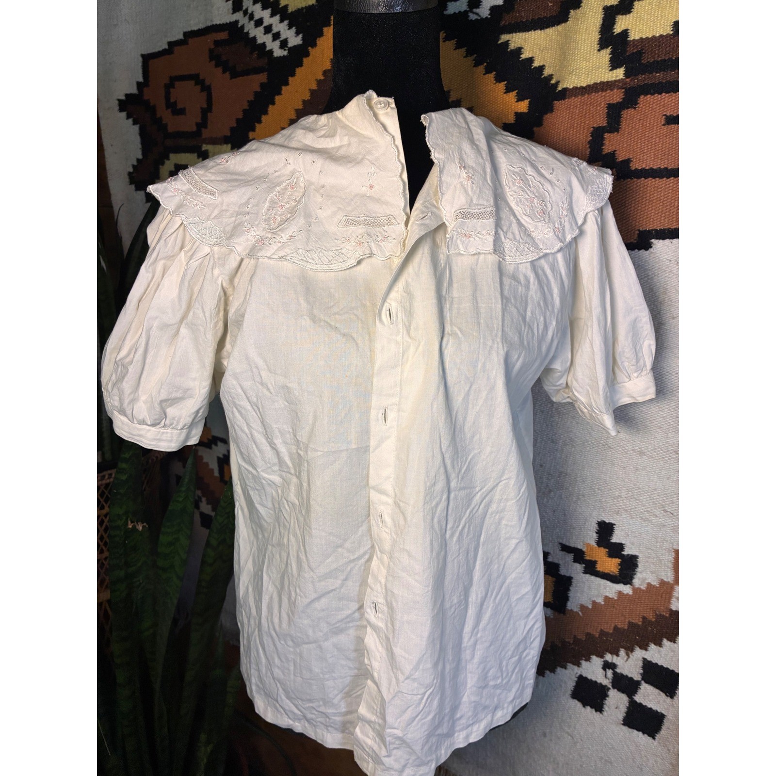 Some discoloringUnbranded Peter Pan Collar B M White Good embro untuck