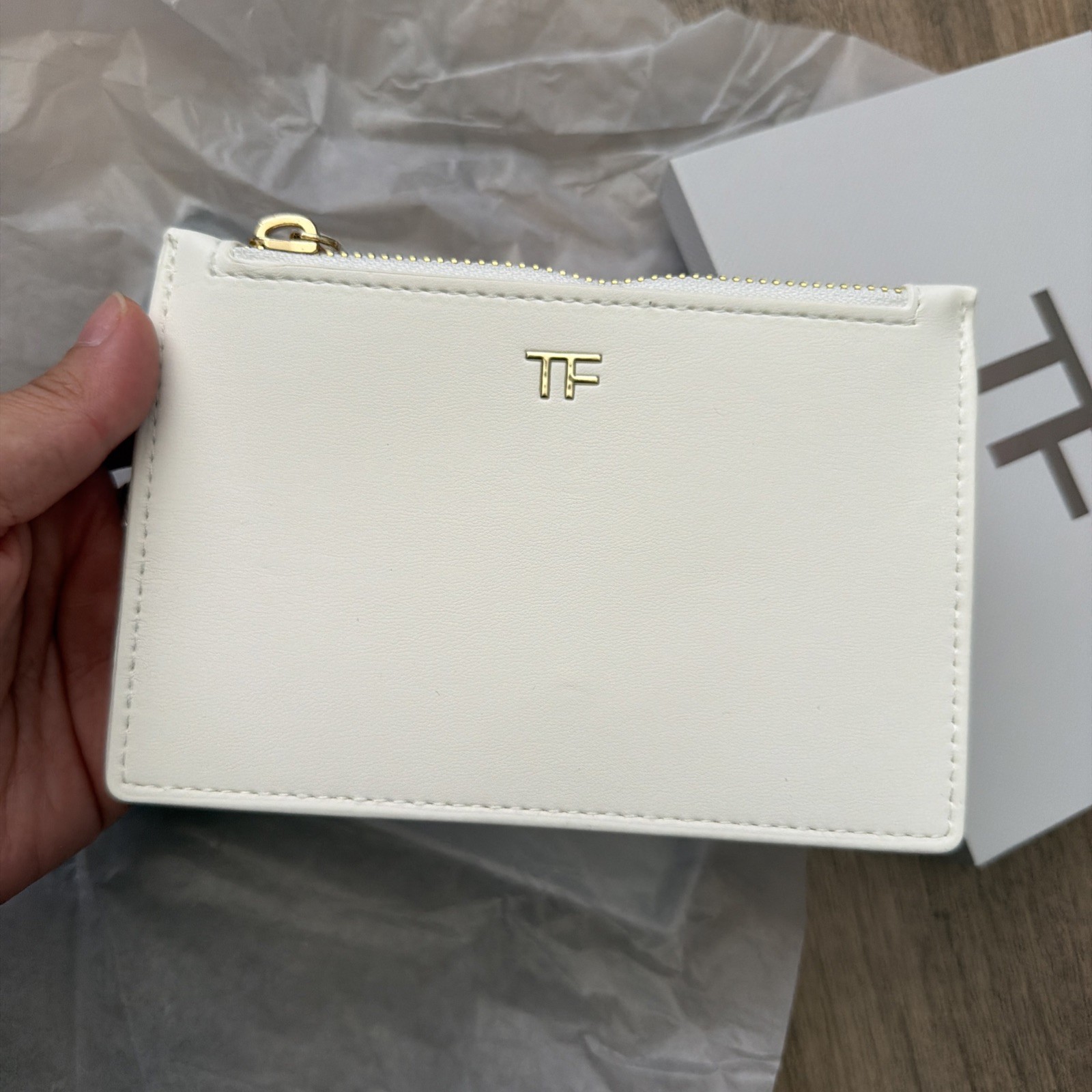 New in Box Tom Ford White Vegan Leather Zipper Wallet Pouch Clutch Authentic GWP