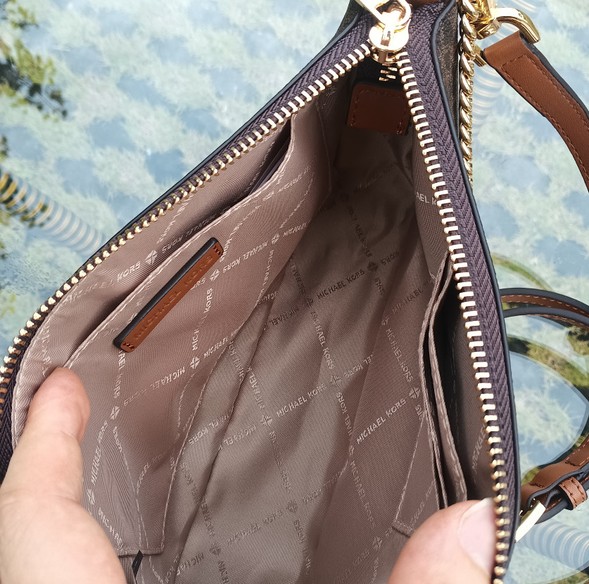 Michael Kors Travel Medium Shoulder bag Crossbody Signature purse