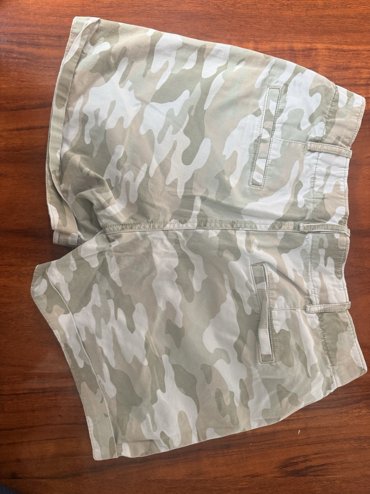 Super Cute Gap Womens Camo 5 Inches Shorts In Size 8 Perfect Summer