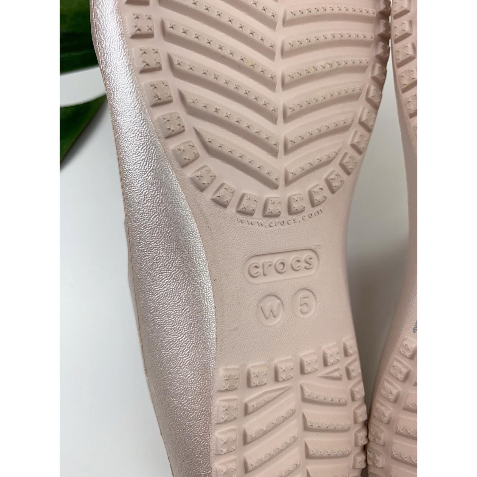 Crocs Kadee II Shimmer Sandals Pink Quartz Slip On Strappy Flats Women’s 5
