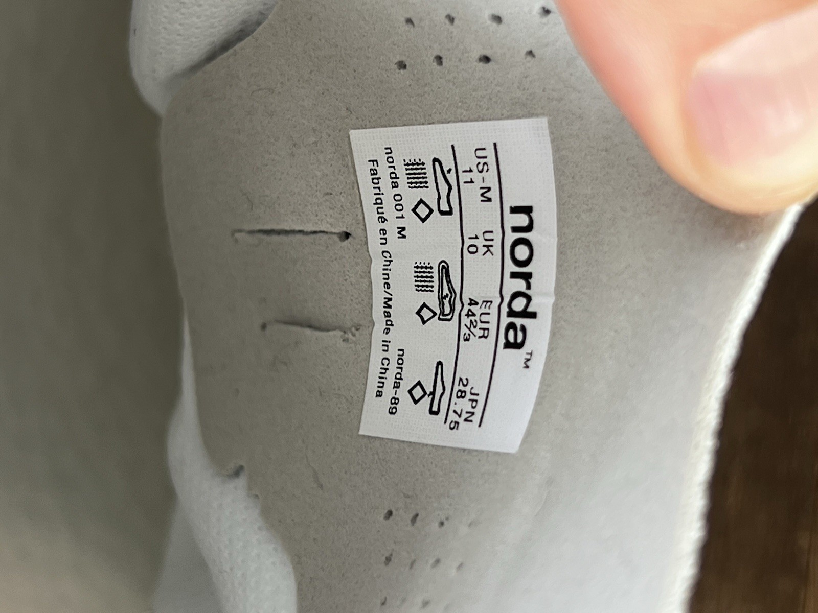 norda 001 Men’s Lace-Up Low Top Athletic Sneaker White/Gray/Gum Rubber US 11