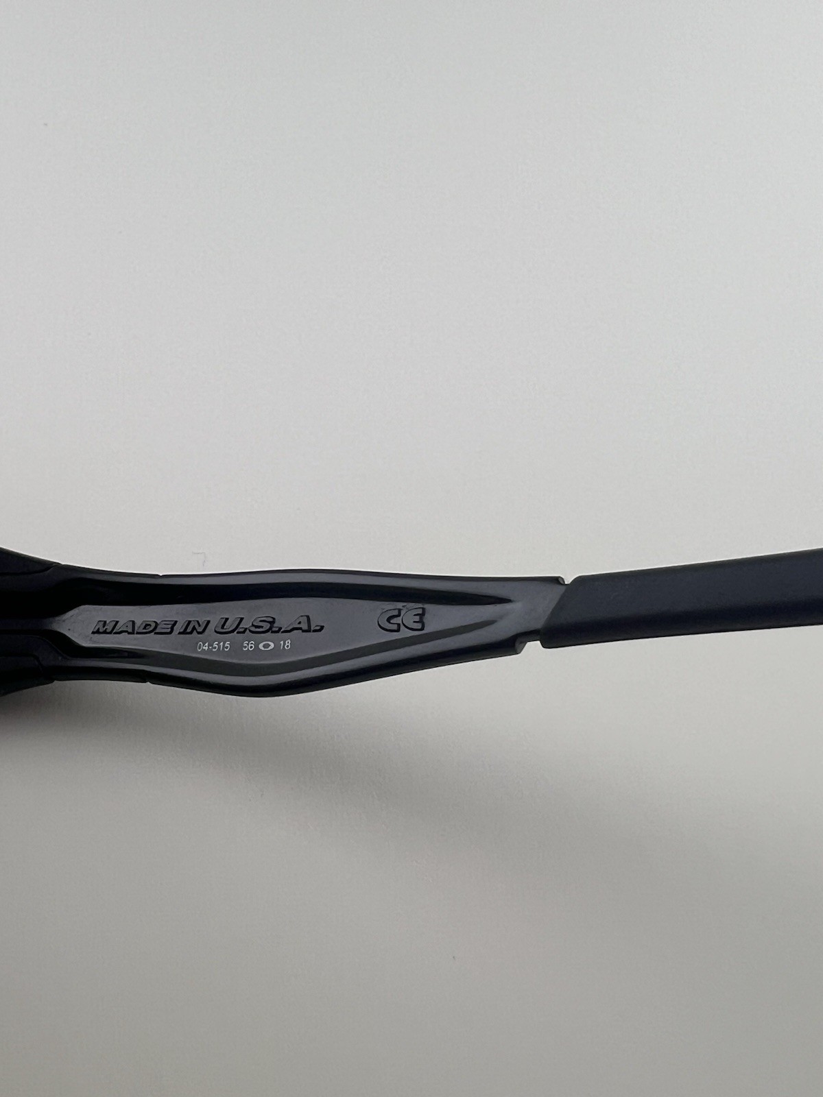 Oakley Minute 2.0 Polished Black Frame Black Iridium Lens 04-515 Silver Icons