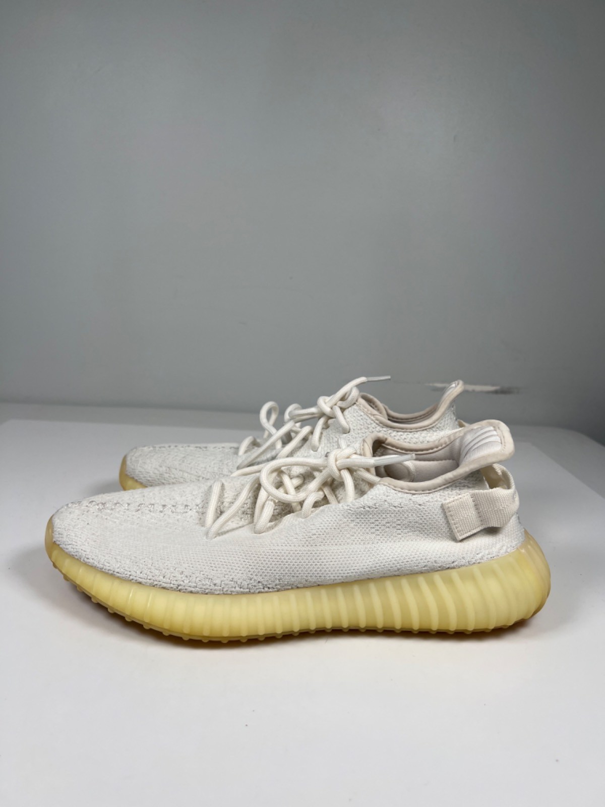 adidas Yeezy Men’s White/Cream Boost 350 V2 Lace Up Sneakers – 9.5