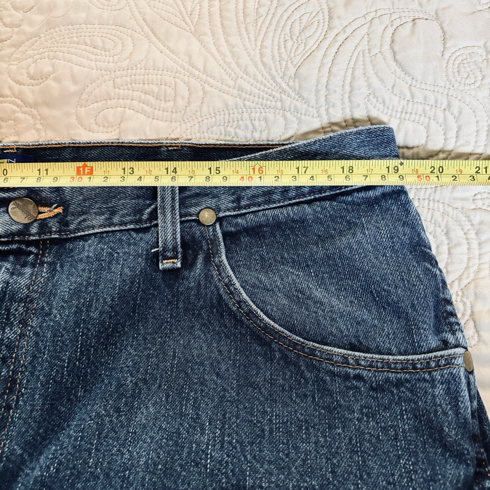 Wrangler Men’s Size 38 x 30 Regular Fit Jean Straight Leg Med Wash 47 MWZ Model