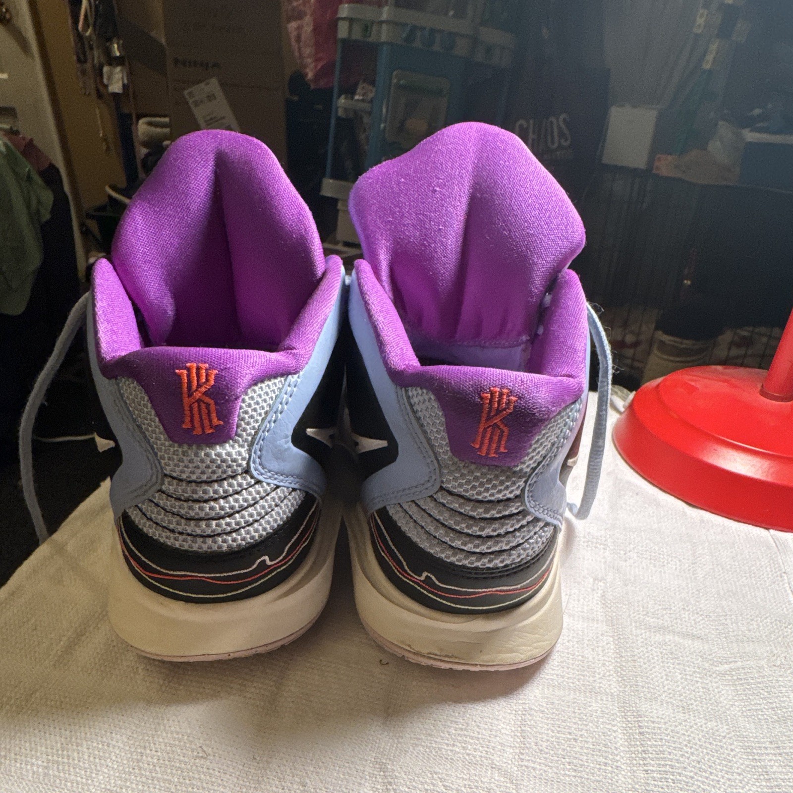 Nike Kyrie Irving Men’s Mid Top Basketball Sneakers Purple/Gray Camo DD0334-400