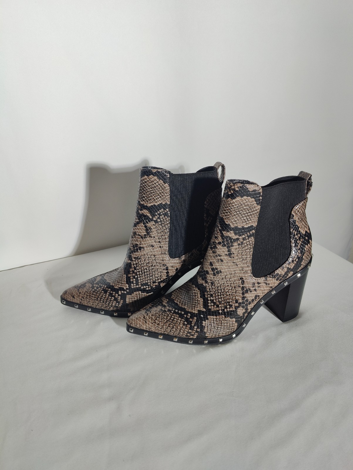 Charles by Charles David Womens 7.5M Dodger Snakeskin Studded Chelsea Booties