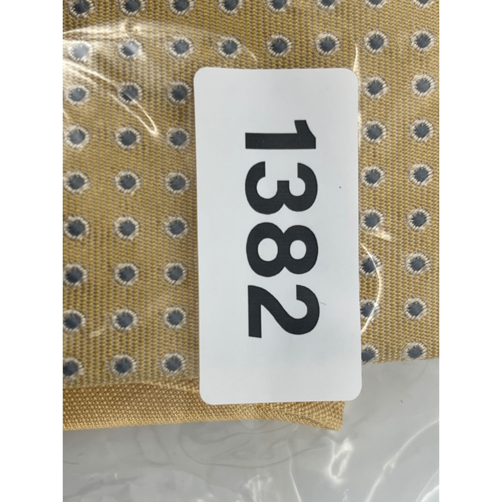Tommy Hilfiger Necktie OS Gold Excellent Silk Polka Dot Classic Professional