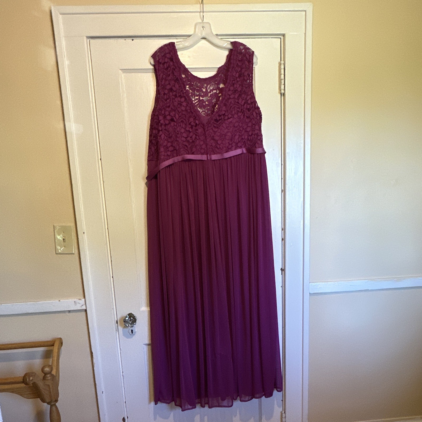 David’s Bridal Raspberry Lace Sleeveless Bridesmaid Dress Size 24 Plus F19328