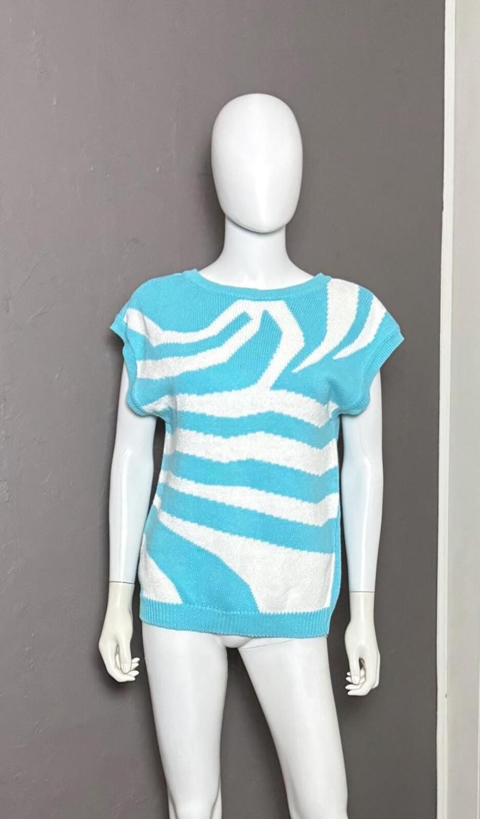 1980’s Turquoise and White Zebra Print Sleeveless Hand Knit Sweater Size M-L