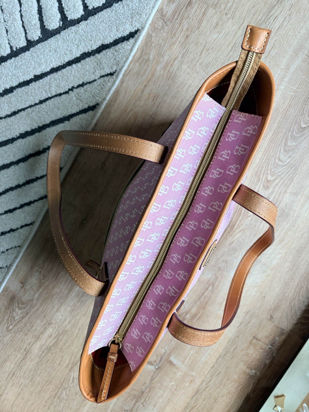 Dooney & Bourke Womens Jacquard Pink Monogram Gold Bottom Feet Handbag