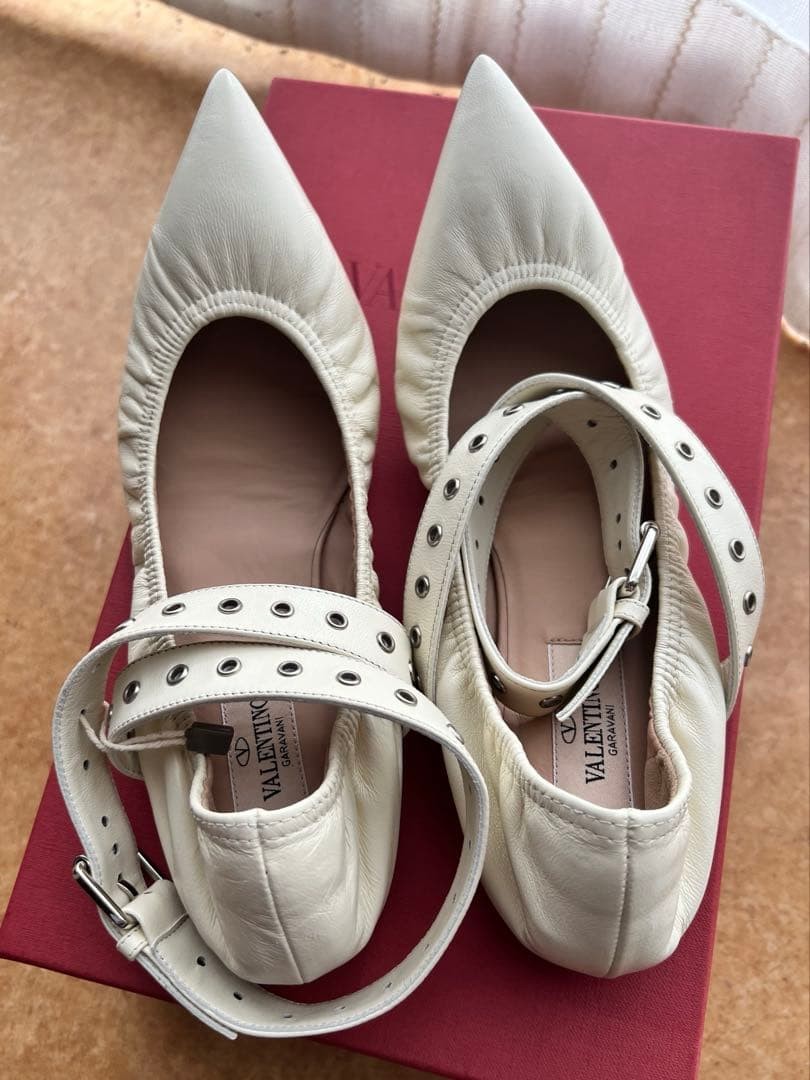 Valentino Garavani Love Latch Ballet Flats Ivory Leather 35EU 22.5cm New/Unused