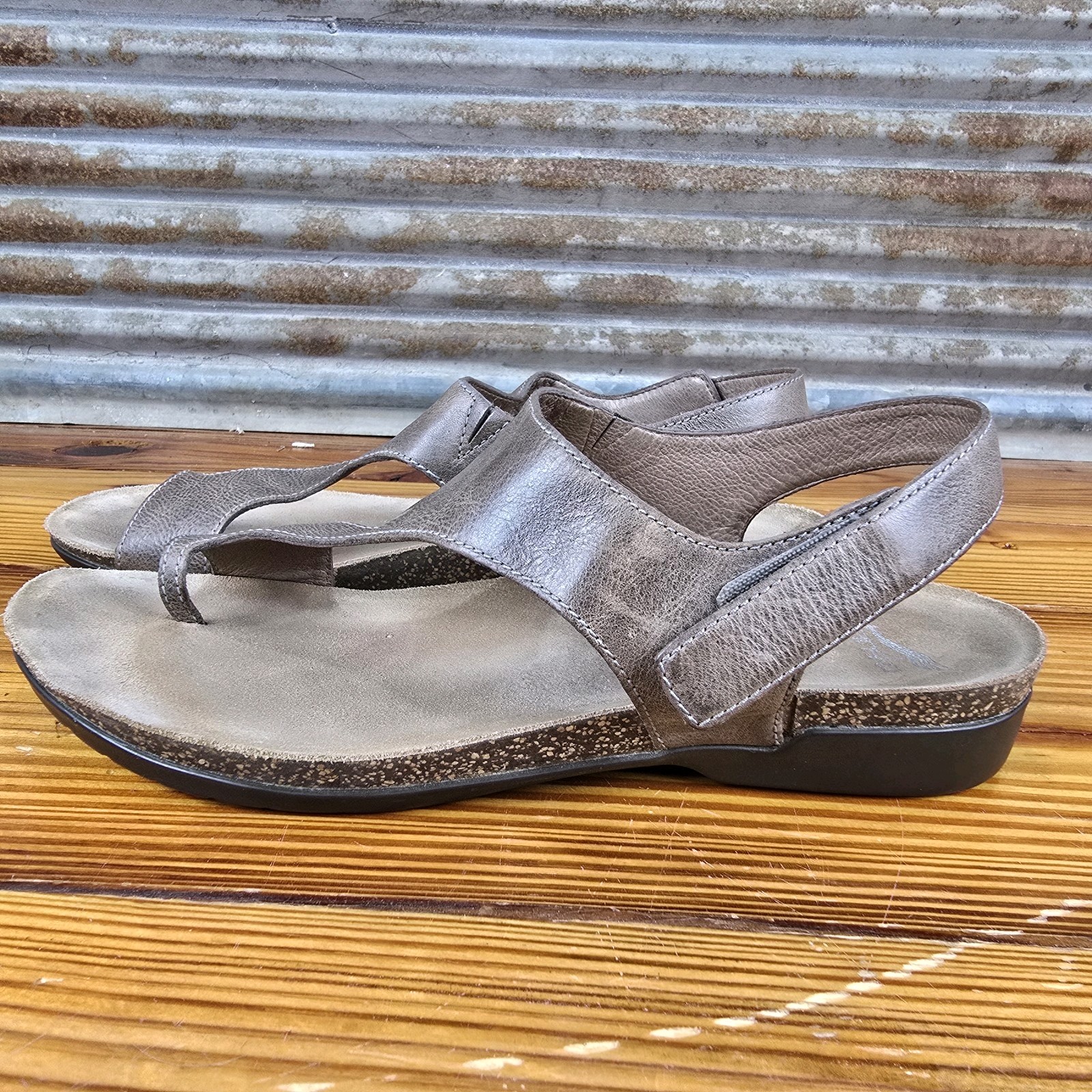 $130 DANSKO US 10.5-11 EU 41 Stone Leather REECE Sandals 6024795300 Pristine!!