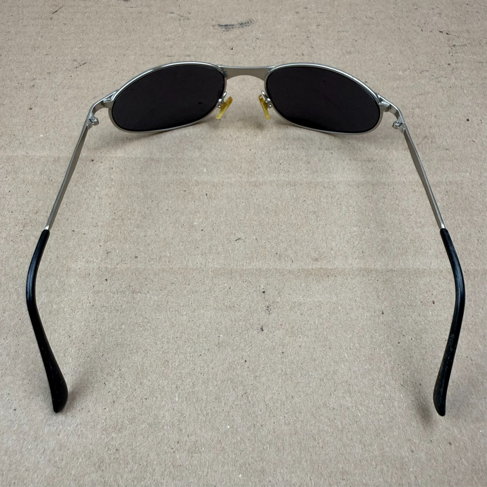 Men’s Vintage Style Silver Frame Sunglasses – DAMAGE: Scratches on Lens