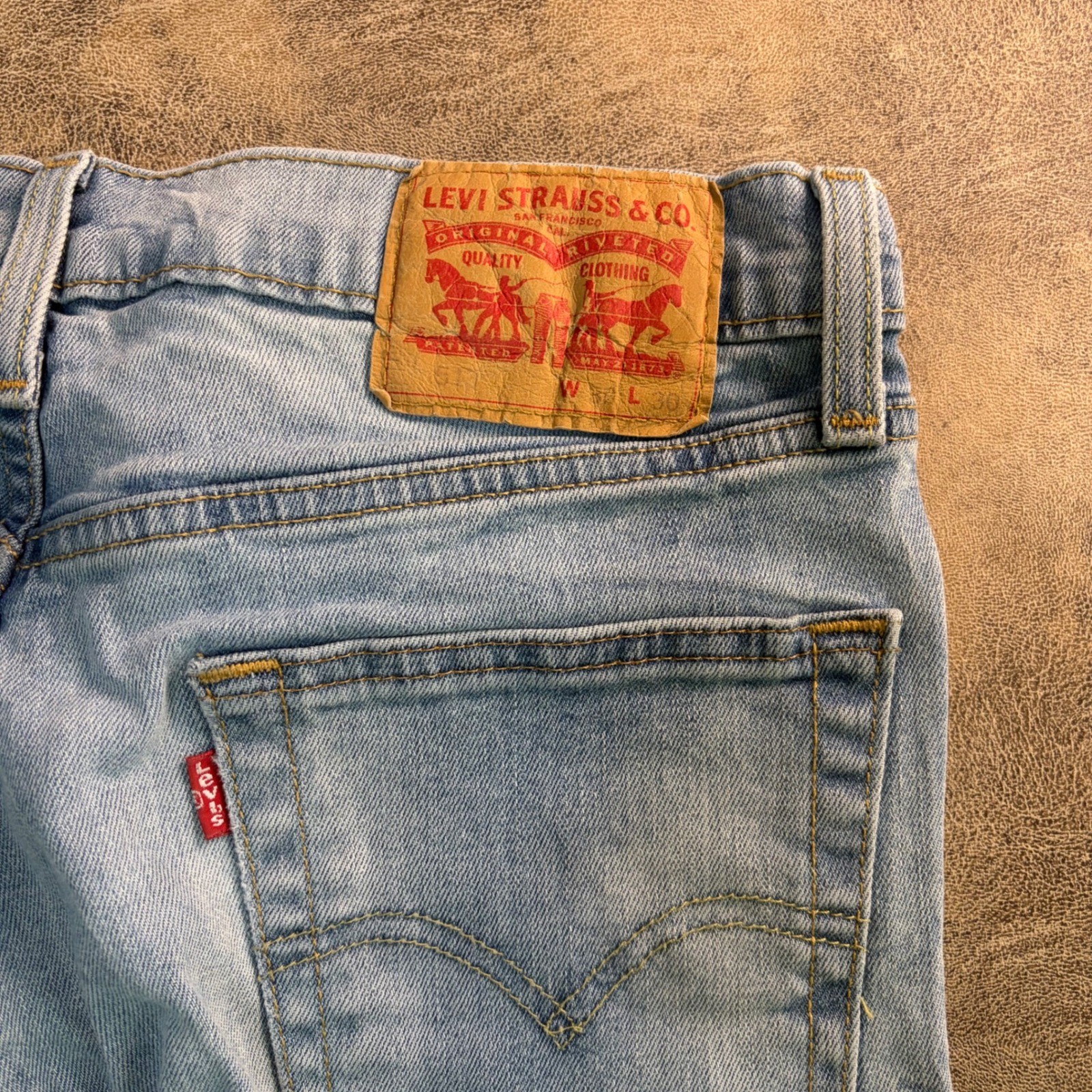 Levi’s 513 Slim Straight Jeans Mens 30×30 Light Wash Blue Denim 08513-0375