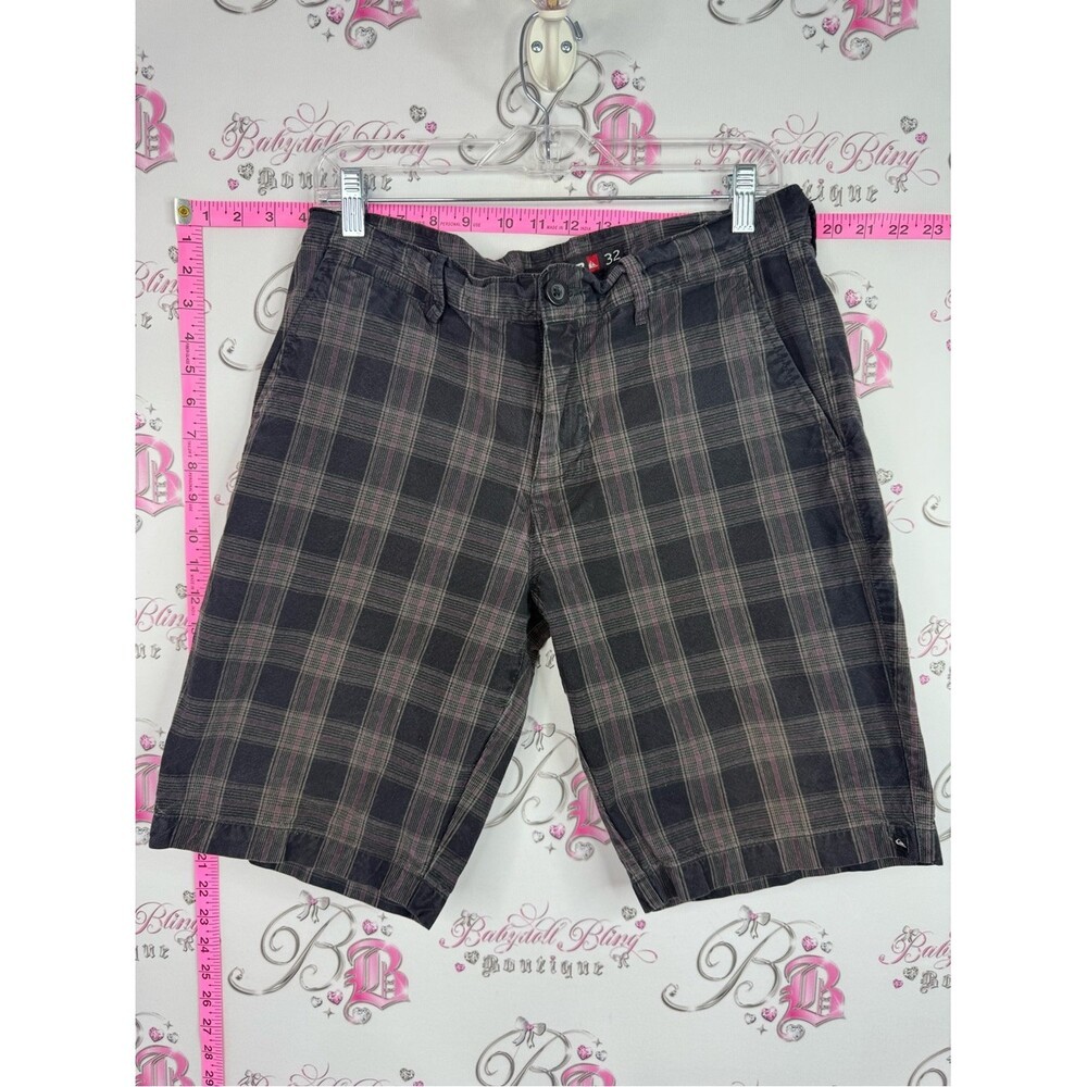 Quiksilver shorts Men’s Plaid Flat Front Shorts – Black & Gray