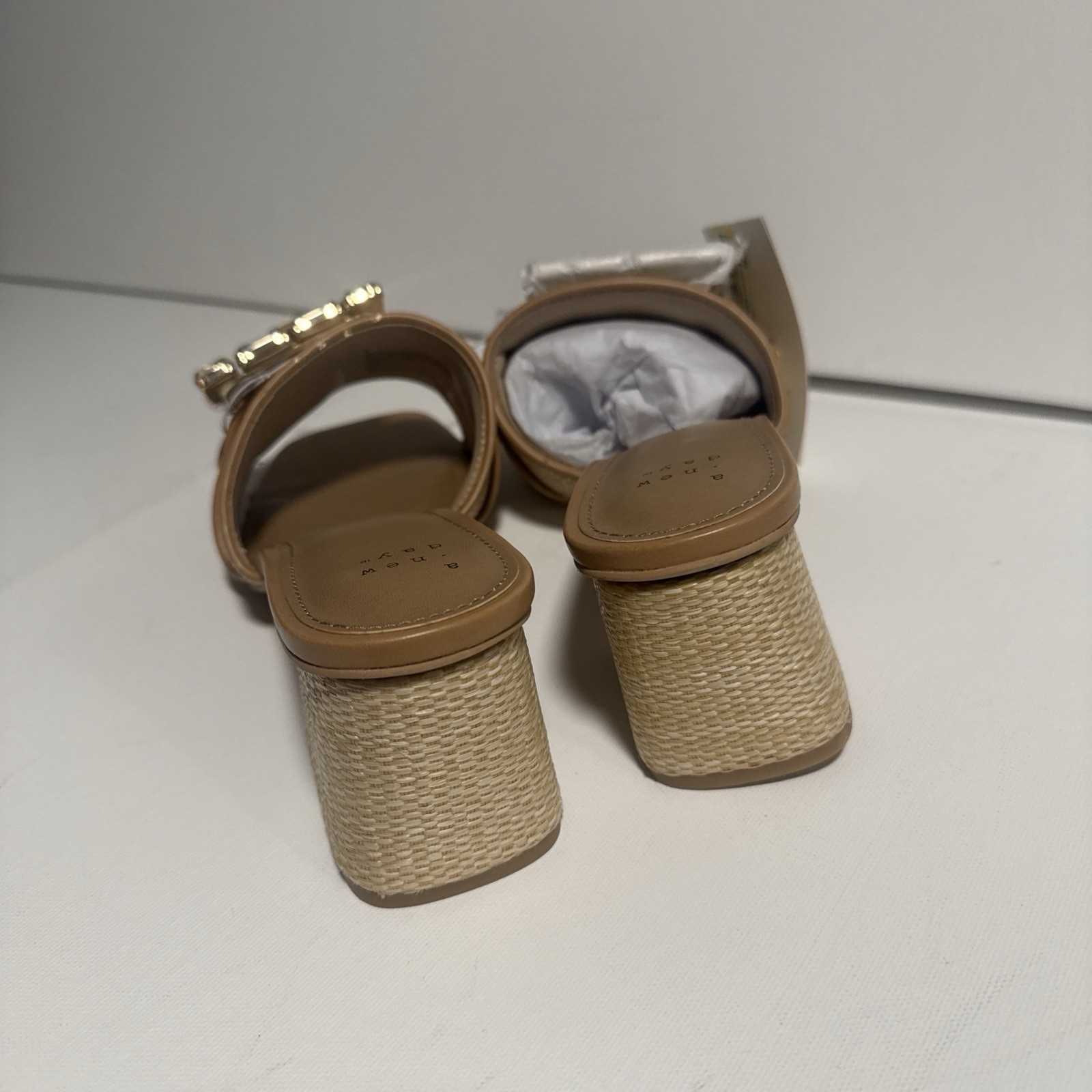 Women’s Kathleen Raffia Buckle Block Heels 7 Beige – New With Tags