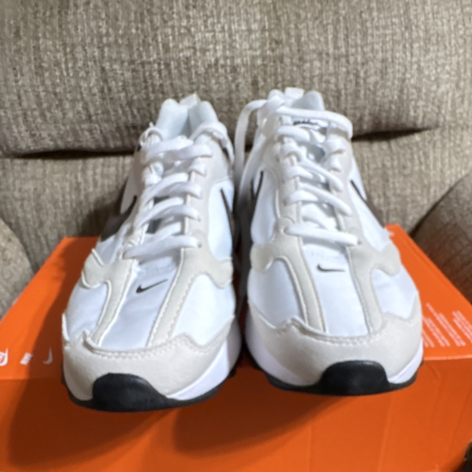 9.5 WMNS Nike Air Max Dawn Phantom Baroque Brown DC4068-102 White/Black Sneakers