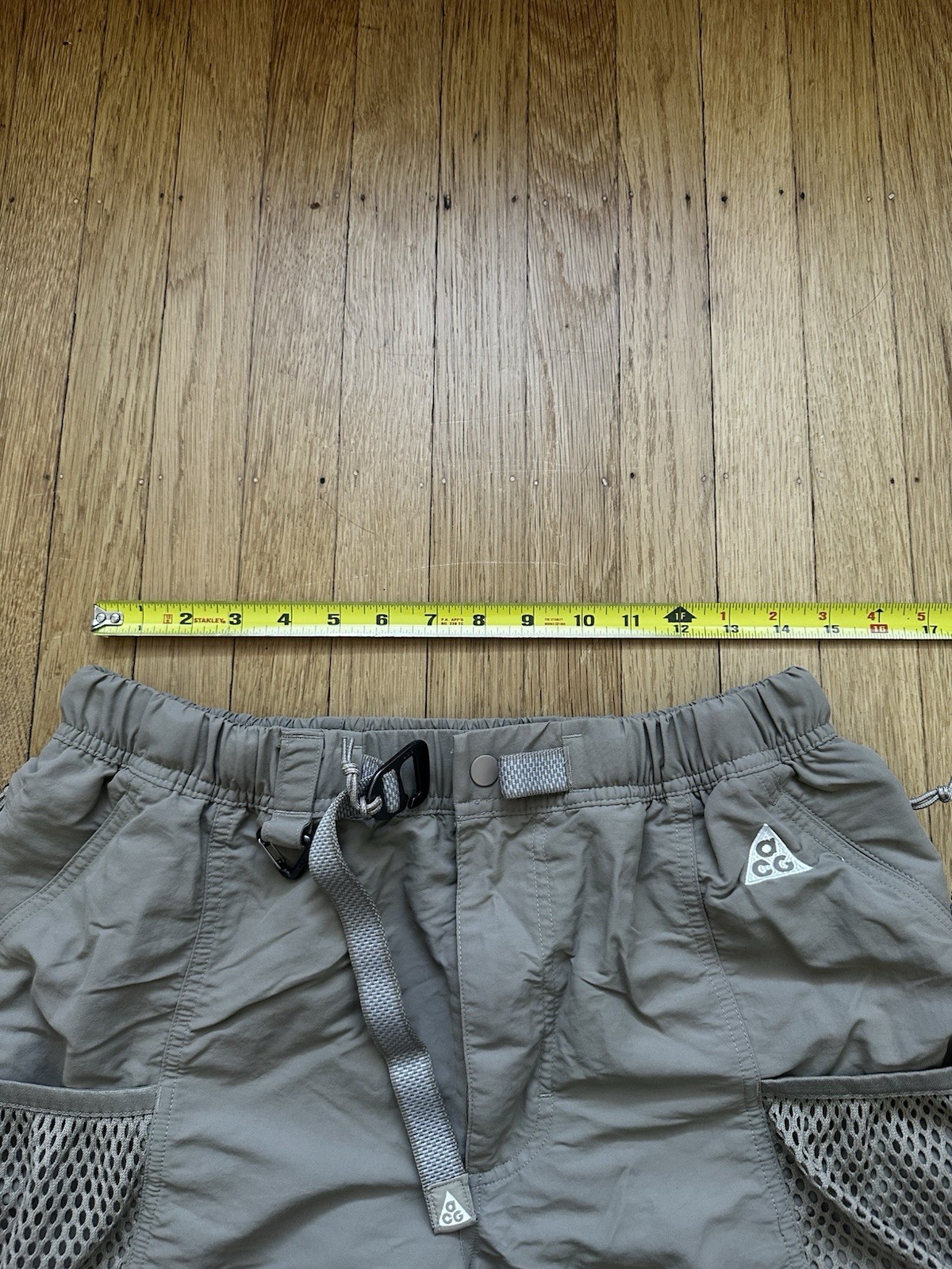 Nike ACG Snowgrass Men’s Cargo Shorts Size S Khaki Tan Gorpcore DV9405-247