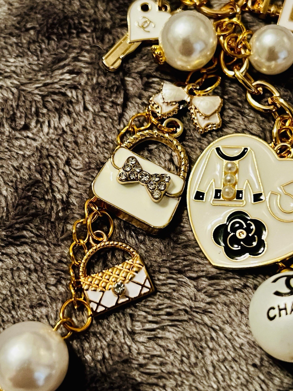 🎀🛍️Chanel Gold White Logo Bow & Bag Pearl Rhinestone Charm Keychain🛍️🎀
