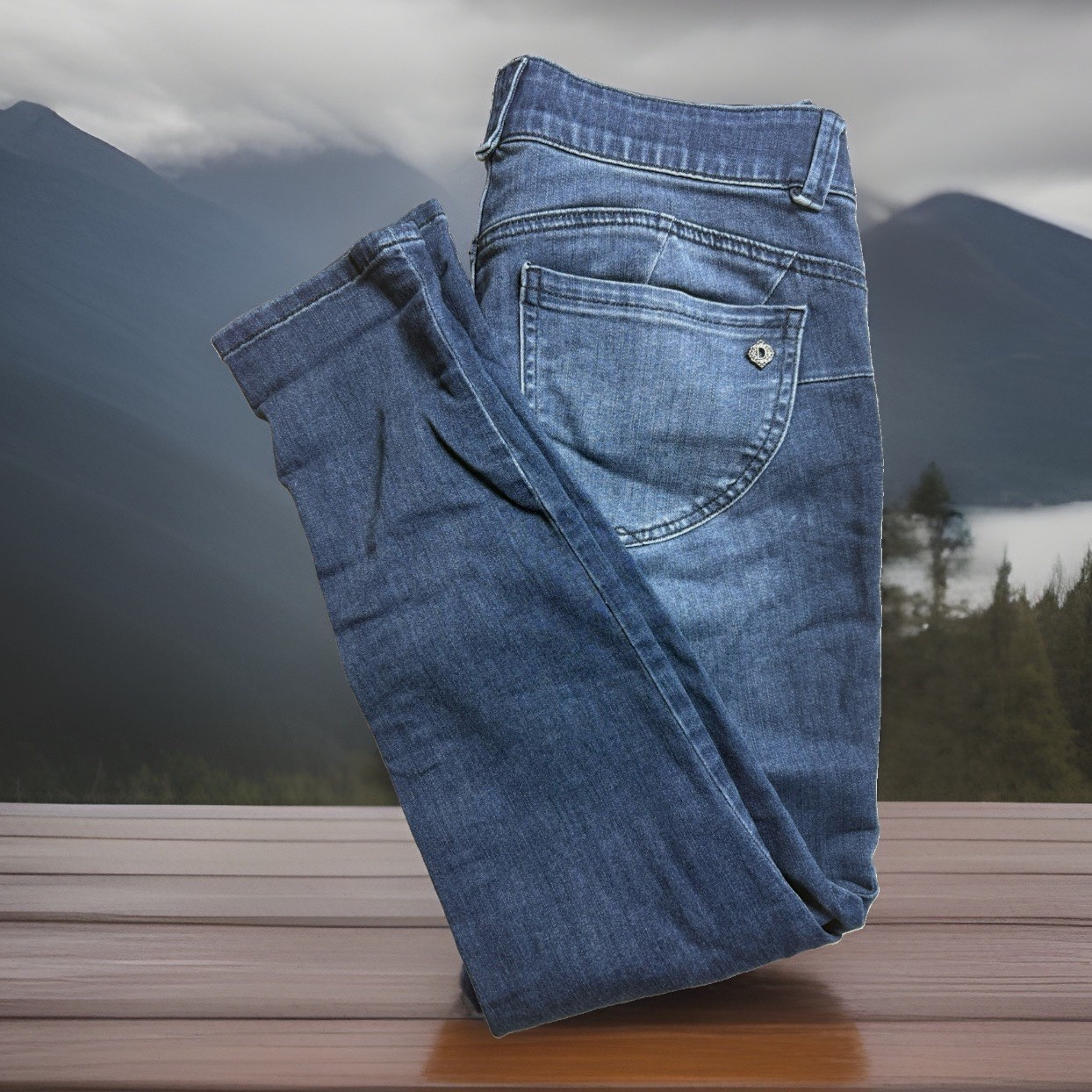 Democracy Blue Jeans Women’s “Ab” Solution Tapered Leg Comfort Waist Size 6