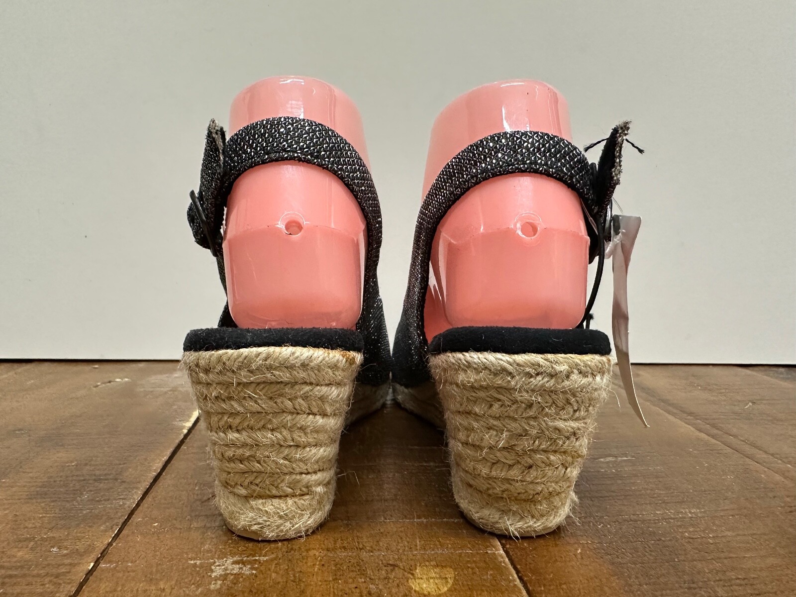 Lanesboro women size 7.5 shiny black fabric man made material wedged rope sandal