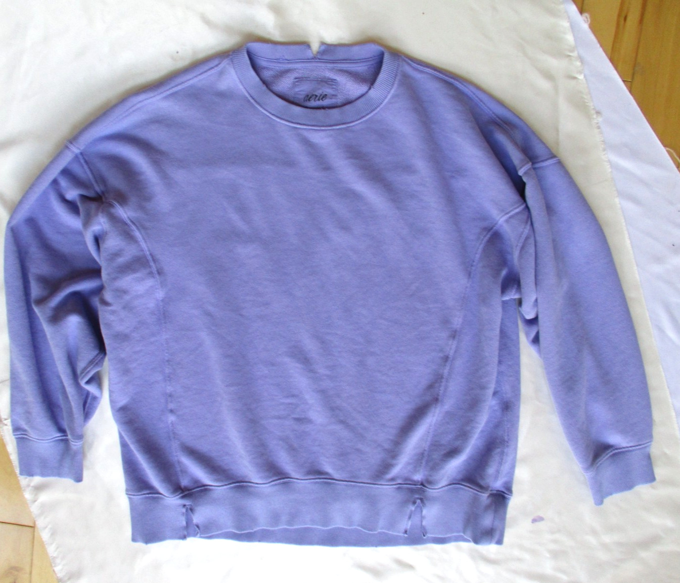 Aerie Size M The Chill Crew Sweatshirt Color Solar Violet