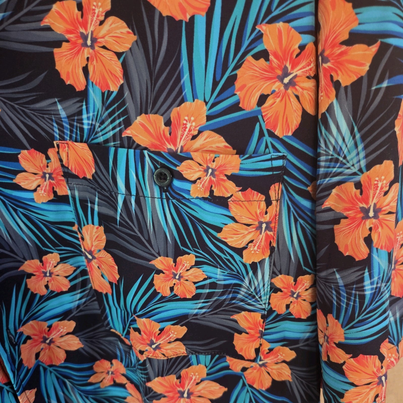 WESC Hawaiian Floral Shirt Men’s XXL Sweden Beach Pocket Comfort Cruise Unisex