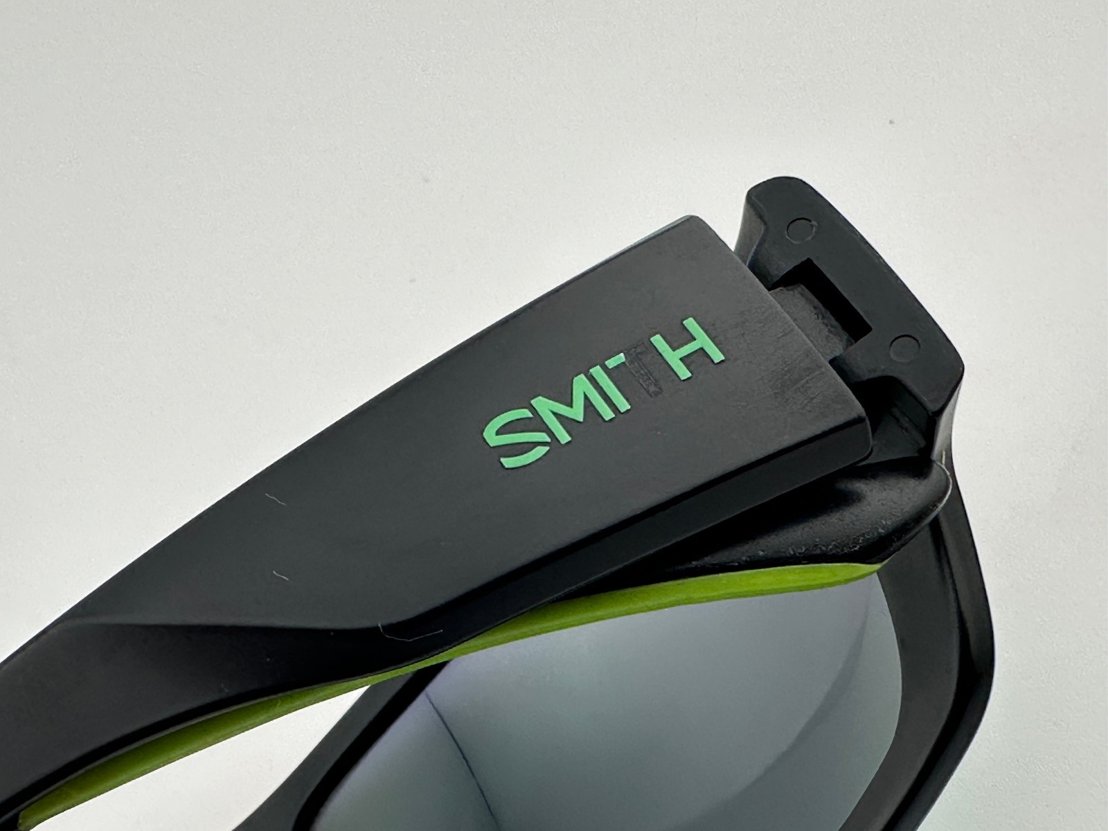 Smith FORGE Matte Black Green Mirror Sunglasses *minor scratches on lenses*