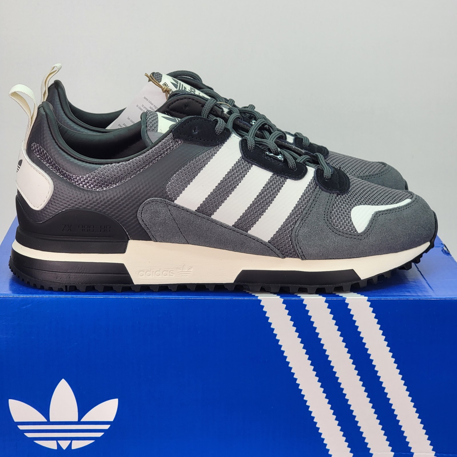 Adidas ZX 700 HD Men’s Size 9 Athletic Shoes Gray Black Casual Footwear Sneakers