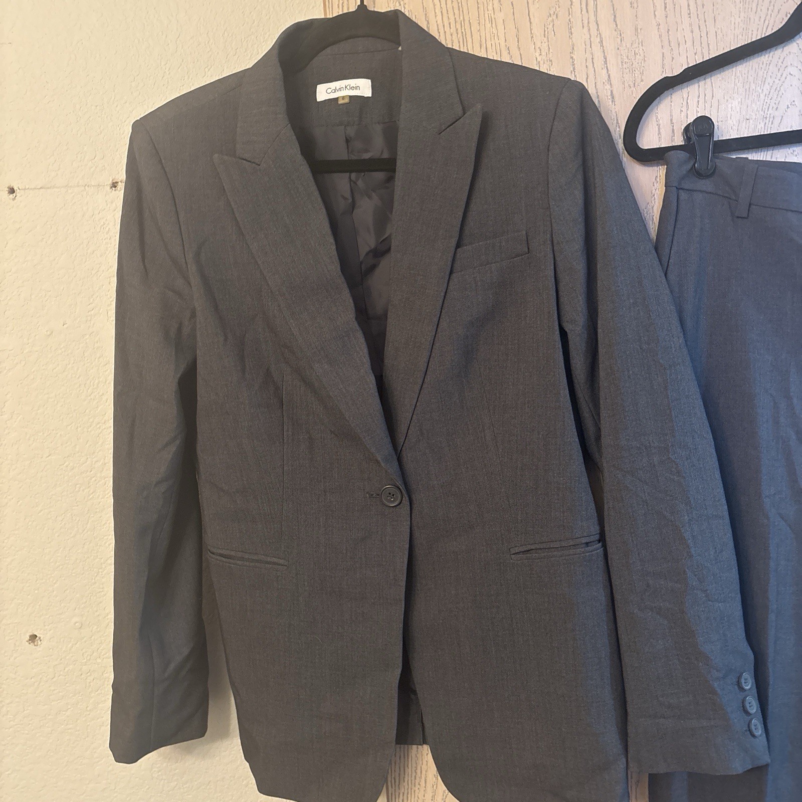 Calvin Klein Women’s Gray 2-Pc Pant Suit Set Size 6 Notch Lapel One-Button