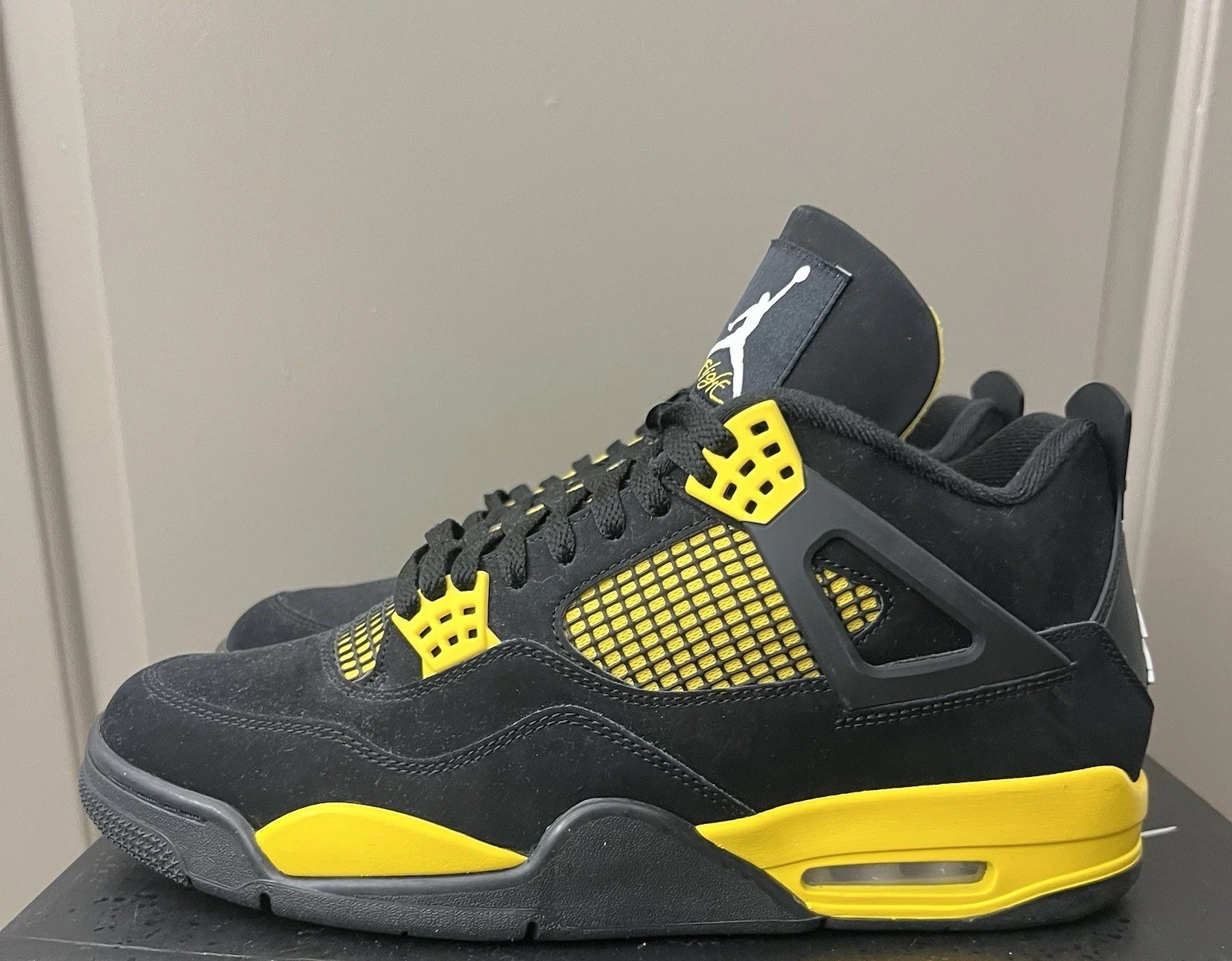 Air Jordan 4 Retro 2023 “Thunder” DH6927-017 Size 12M **no Box**